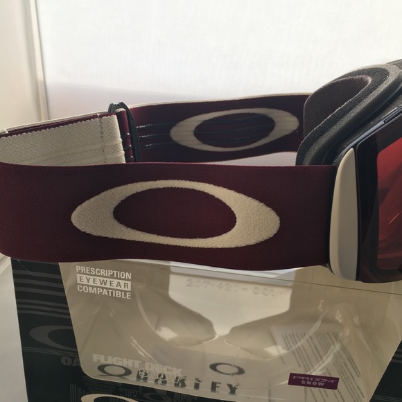 Brand new Oakley Flight Deck snow goggle. - Picture 3 of 3